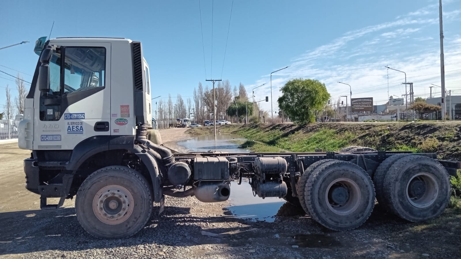 CAMION PERFIL 1 AD668GA